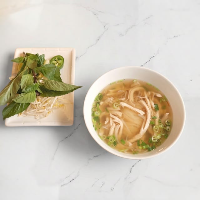 P10. Chicken with Fried Onion - Gà (M).