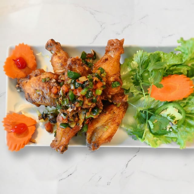 A11. Golden's Crispy Chicken Wings - Canh Gà Chiên.
